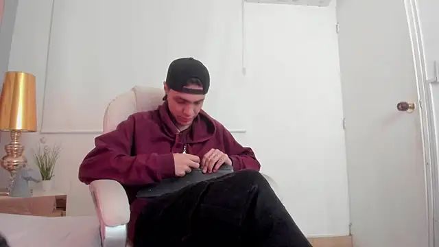 dark sun302 online show from November 26, 2025, 9:37 pm