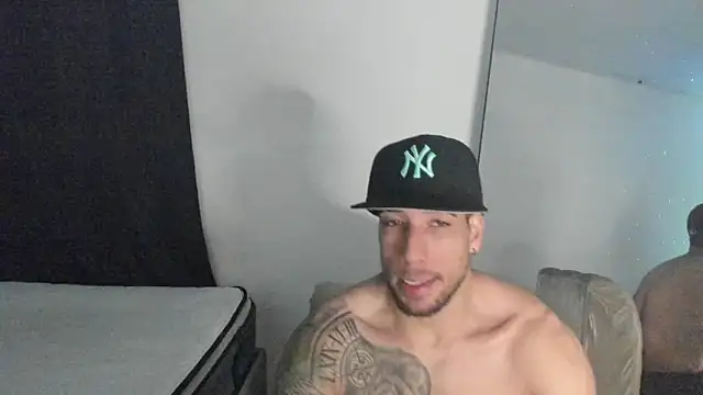 ThiagoLugo online show from April 5, 2026, 2:51 am