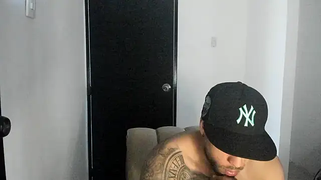 ThiagoLugo online show from May 28, 2026, 4:13 pm
