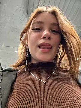 lucy-joy online show from November 20, 2025, 12:28 pm