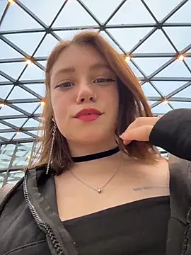 lucy-joy online show from November 22, 2025, 10:25 am