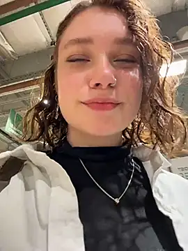 lucy-joy online show from September 29, 2025, 10:22 am