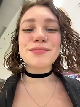 lucy-joy online show from October 26, 2025, 12:16 pm