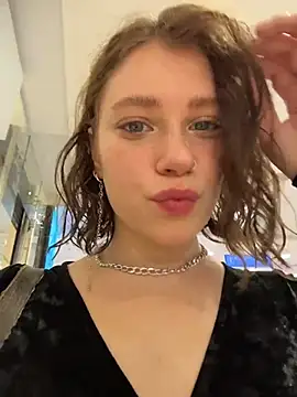 lucy-joy online show from October 11, 2025, 10:27 am