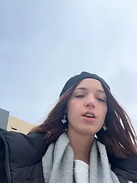 DollyTall online show from November 8, 2025, 9:35 am