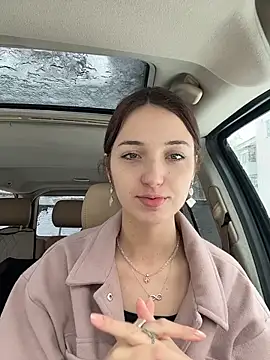 DollyTall online show from February 21, 2026, 9:33 am