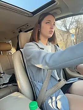 DollyTall online show from October 29, 2025, 9:52 am