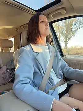 DollyTall online show from October 22, 2025, 10:47 am