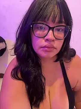 Emily Taylor2 online show from April 24, 2026, 2:02 am