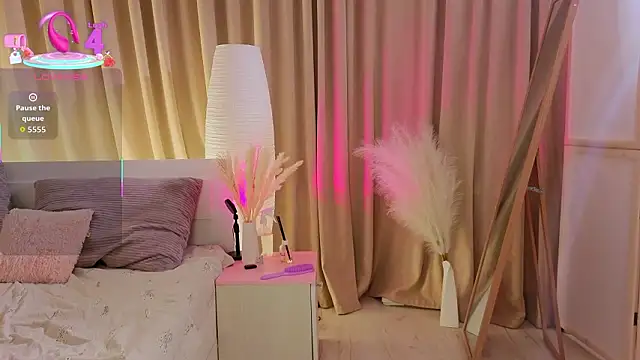 AvrilLeMell online show from February 13, 2026, 9:04 pm