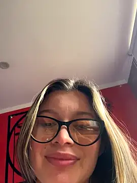 KoraSweett online show from December 5, 2025, 6:39 pm