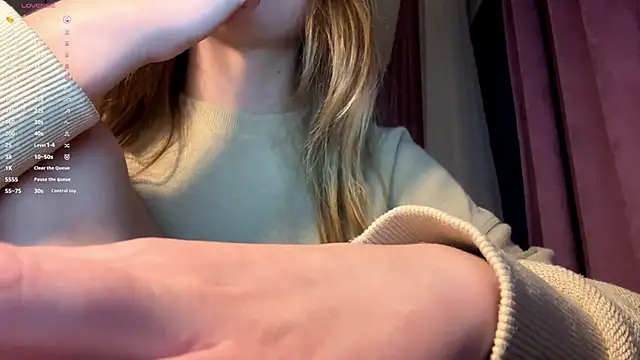 LinaMoonBlessed online show from December 19, 2025, 12:07 pm