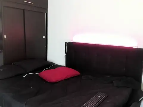 Snapshot of MANELYK_S7 chatting on September 15, 2025, 5:02 pm MANELYK S7 online show from September 15, 2025, 5:02 pm