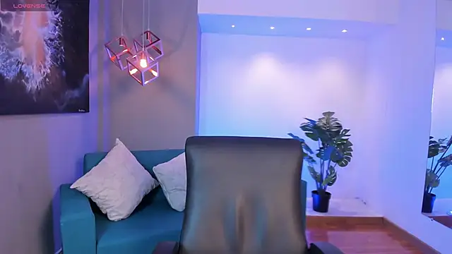 Snapshot of AidaJones chatting on November 19, 2025, 11:21 am AidaJones online show from November 19, 2025, 11:21 am