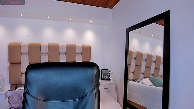 Snapshot of AidaJones chatting on October 30, 2025, 3:09 pm AidaJones online show from October 30, 2025, 3:09 pm