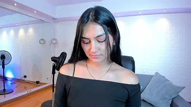 AidaJones online show from December 14, 2025, 1:17 pm