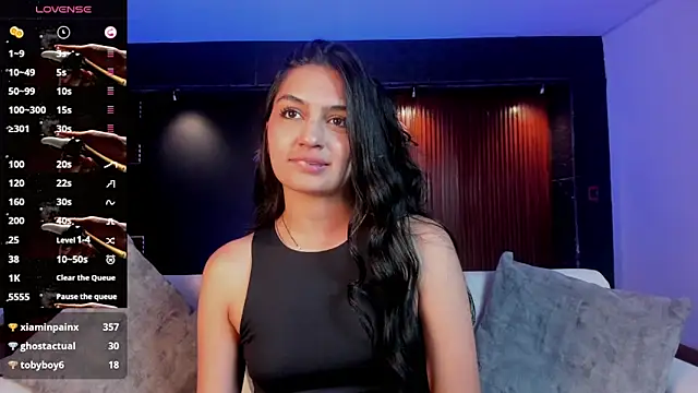 Snapshot of AidaJones chatting on October 1, 2025, 8:13 pm AidaJones online show from October 1, 2025, 8:13 pm