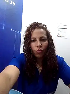 Yanis Ariel12 online show from November 15, 2025, 7:40 pm