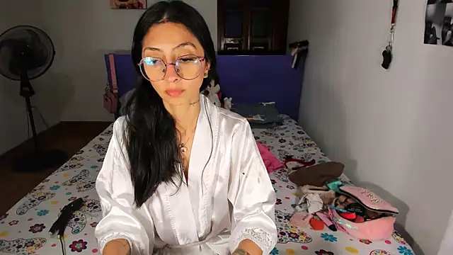 Snapshot of Anais_lux chatting on June 4, 2026, 12:59 am Anais lux online show from June 4, 2026, 12:59 am