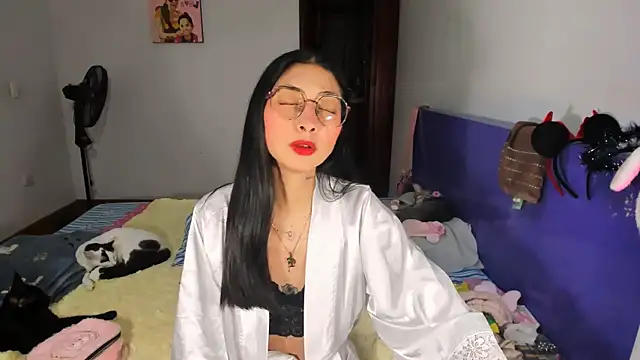 Anais lux online show from April 23, 2026, 12:39 am