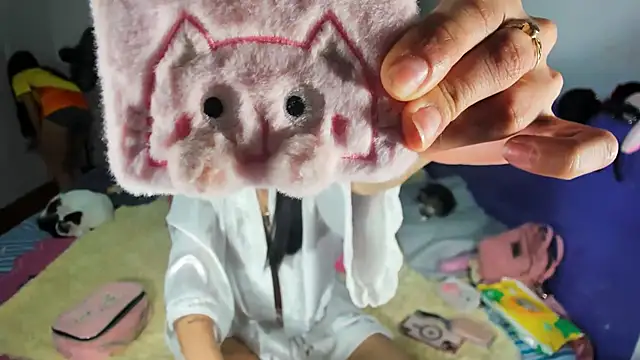 Anais lux online show from April 21, 2026, 1:42 am