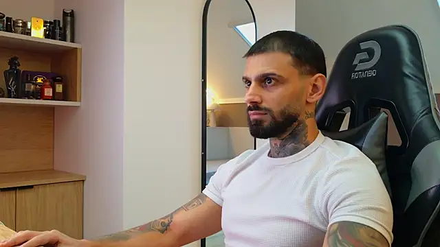 Snapshot of AresSteelX chatting on November 11, 2025, 1:28 pm AresSteelX online show from November 11, 2025, 1:28 pm