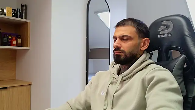 Snapshot of AresSteelX chatting on November 13, 2025, 10:19 am AresSteelX online show from November 13, 2025, 10:19 am