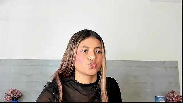 sunnyWhitee online show from March 21, 2026, 7:18 pm