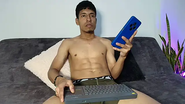 IsaXander743 online show from December 15, 2025, 1:11 am