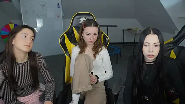 VivianSweet  online show from April 7, 2026, 10:28 am