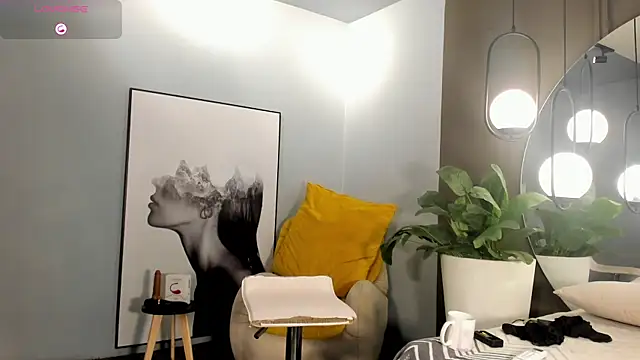 Skyyle  online show from October 2, 2025, 12:41 pm