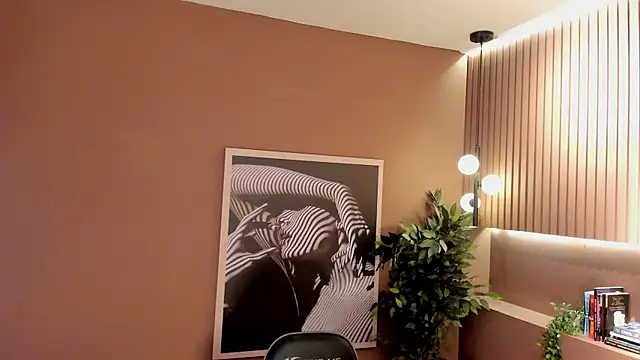 Skyyle  online show from November 7, 2025, 1:59 pm