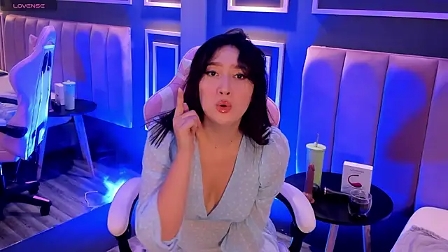Skyyle  online show from May 13, 2026, 12:34 pm