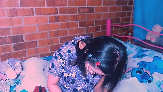 danaiisabella online show from October 31, 2025, 2:52 am