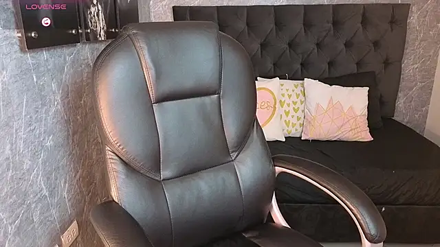 eileen  hills online show from December 15, 2025, 6:58 pm