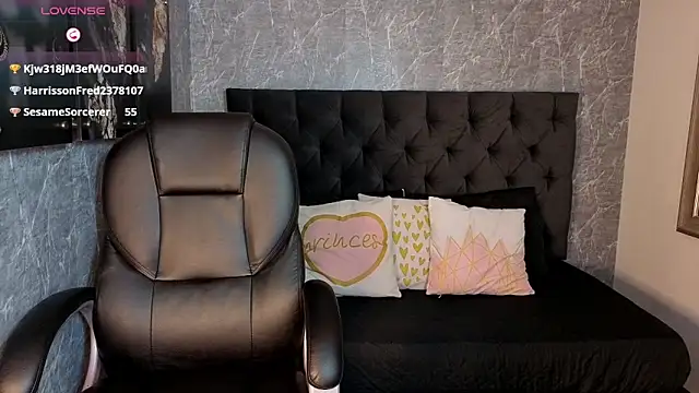 eileen  hills online show from December 13, 2025, 8:04 pm