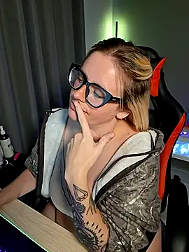 Snapshot of Charlies_world chatting on September 13, 2025, 7:25 pm Charlies world online show from September 13, 2025, 7:25 pm