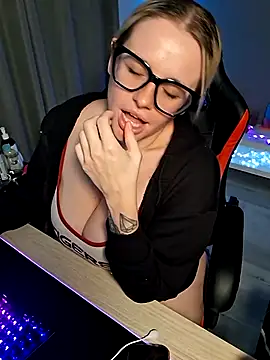 Snapshot of Charlies_world chatting on September 12, 2025, 8:19 pm Charlies world online show from September 12, 2025, 8:19 pm