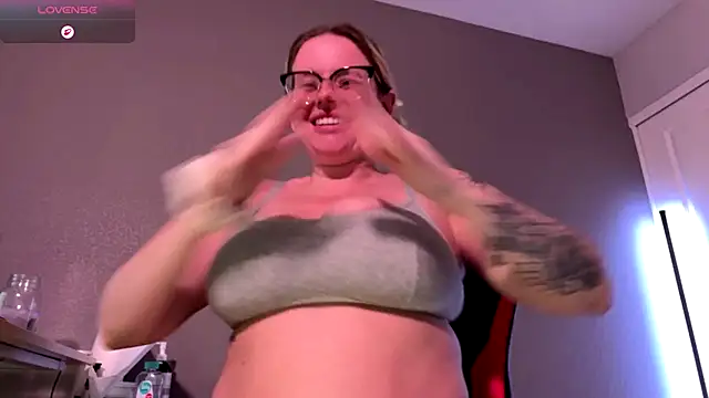 Snapshot of Charlies_world chatting on November 23, 2025, 6:51 pm Charlies world online show from November 23, 2025, 6:51 pm