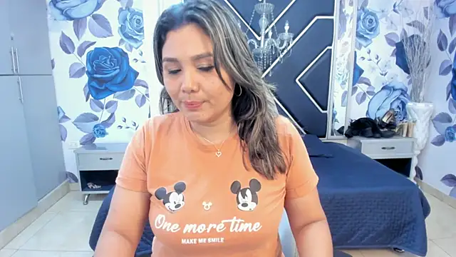 LatinaHoleQueen online show from October 11, 2025, 2:18 pm