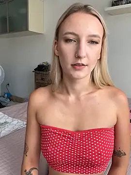 Snapshot of NattieBoo chatting on June 7, 2026, 1:49 pm NattieBoo online show from June 7, 2026, 1:49 pm