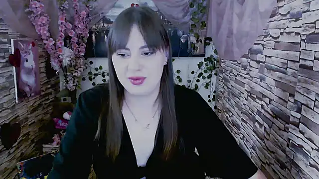 Amanda Bright  online show from September 18, 2025, 7:00 am