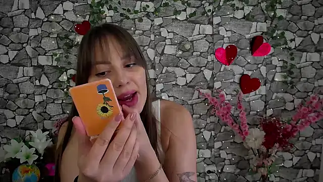 Amanda Bright  online show from November 18, 2025, 9:56 am