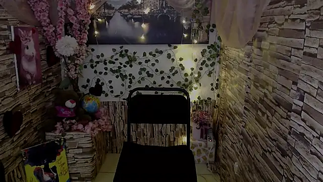 Amanda Bright  online show from October 27, 2025, 7:53 am