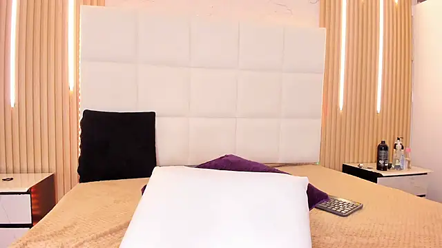 Elody rousse online show from February 15, 2026, 12:48 pm