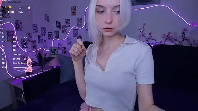 Snapshot of Megan--chan chatting on November 14, 2025, 7:17 pm Megan--chan online show from November 14, 2025, 7:17 pm