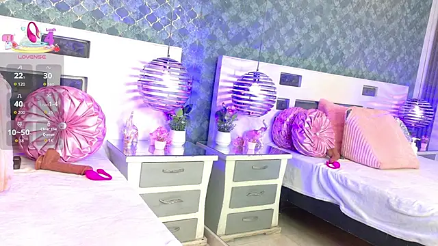 SheilaKeizar online show from October 4, 2025, 10:33 pm