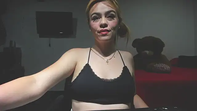 Snapshot of KATA_BLONDE chatting on October 27, 2025, 8:21 pm KATA BLONDE online show from October 27, 2025, 8:21 pm