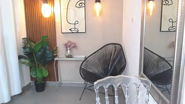 Lia Mar  online show from April 18, 2026, 6:21 pm