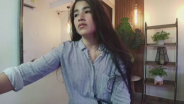 Lia Mar  online show from September 30, 2025, 1:28 pm